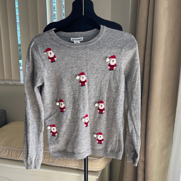 Artisan Ny Sweaters - Artisan Ny Gray Sweater with Santa Design